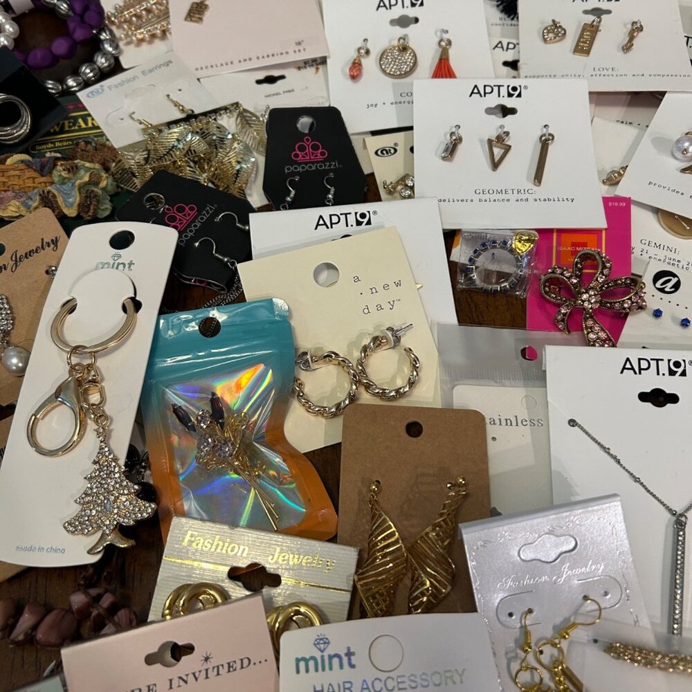 70-Piece Costume Jewelry Lot Charms Necklaces, Earrings Brooches Barrettes - Picture 10 of 16